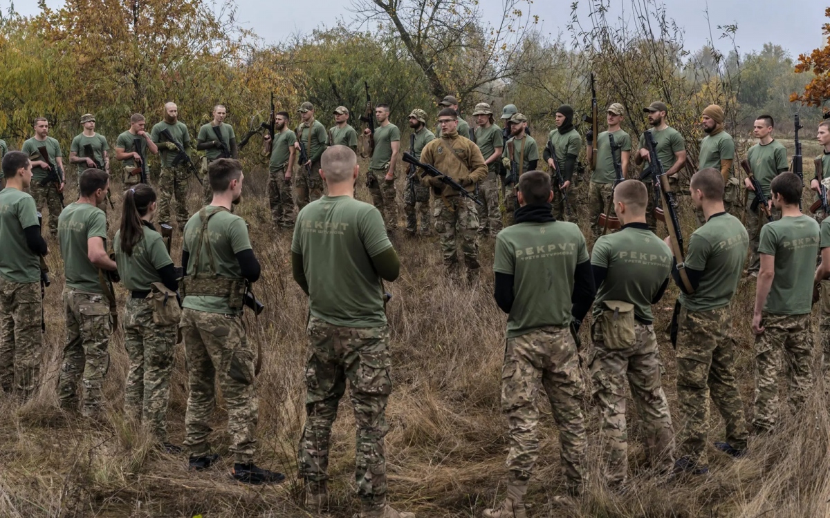 Ukraine chật vật tuyển quân để tung vào trận chiến khốc liệt với Nga